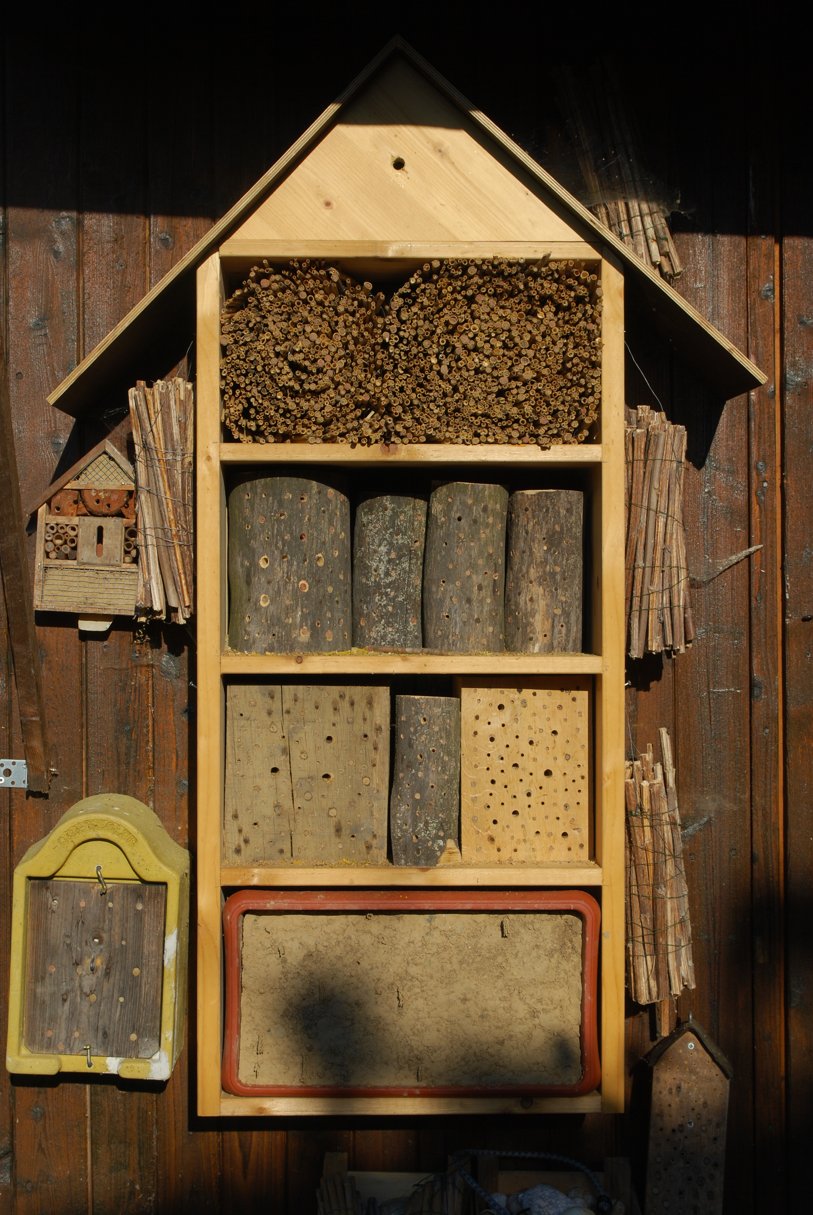 Wildbienen-Nisthilfe (Bild: H.-J. Flügel)