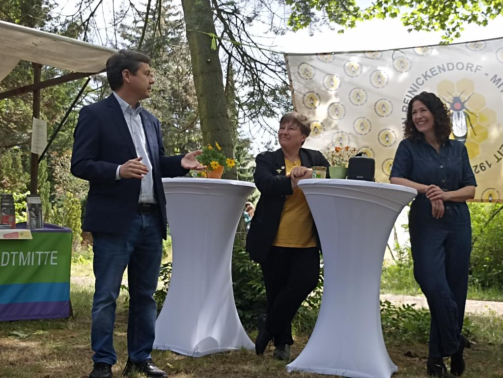 Uwe Brockhausen ist überrascht, dass erst seit diesem Jahr Honig- und Wildbienen wieder unter dem Dach der SenUMVK vereinigt wurden