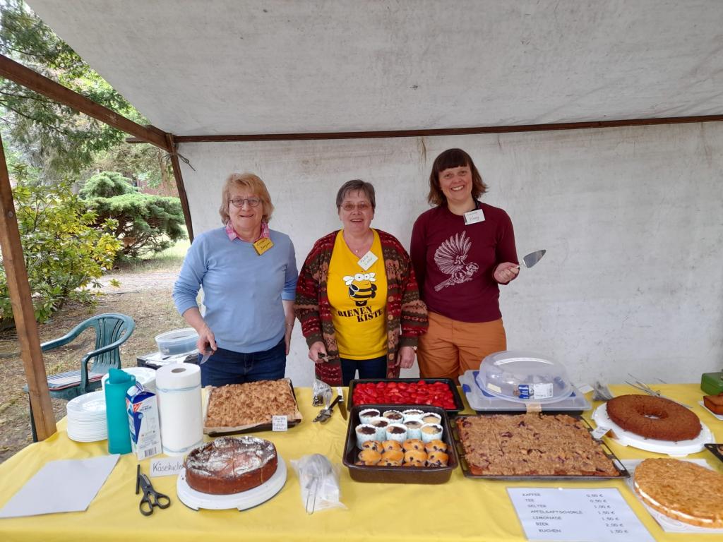 Drei Damen vom Kuchenstand - Cornelia, Petra und Leilah (Bild: Anja Zietz)